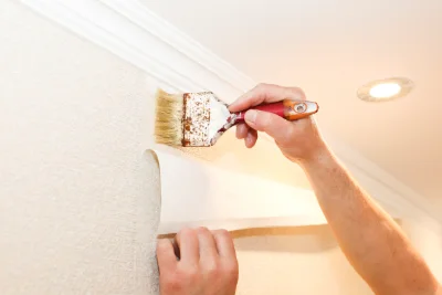 Pose de papier peint à Dialan sur Chaîne — revêtements muraux et toiles de verre